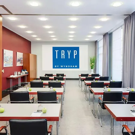Tryp 4*