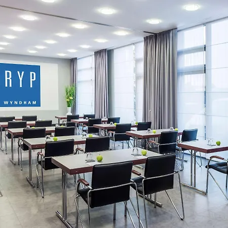 Tryp 4*