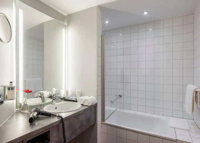 Отель Centrum Affiliated By Melia 4*