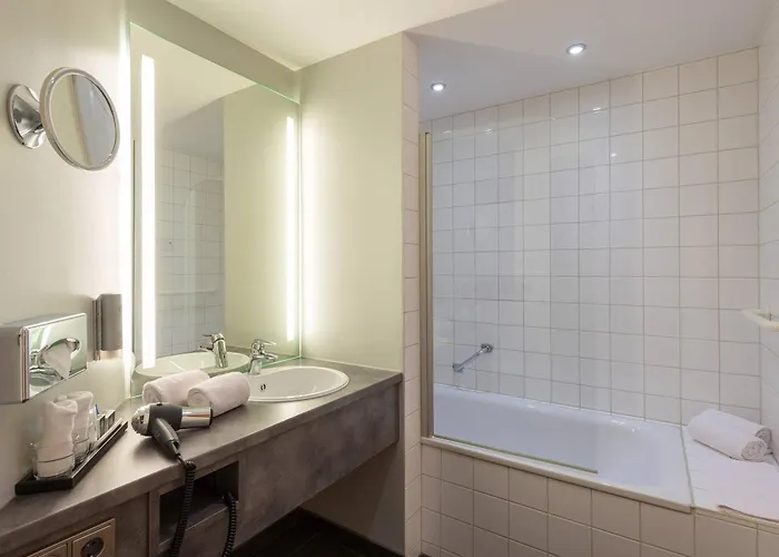 Отель Centrum Affiliated By Melia 4*